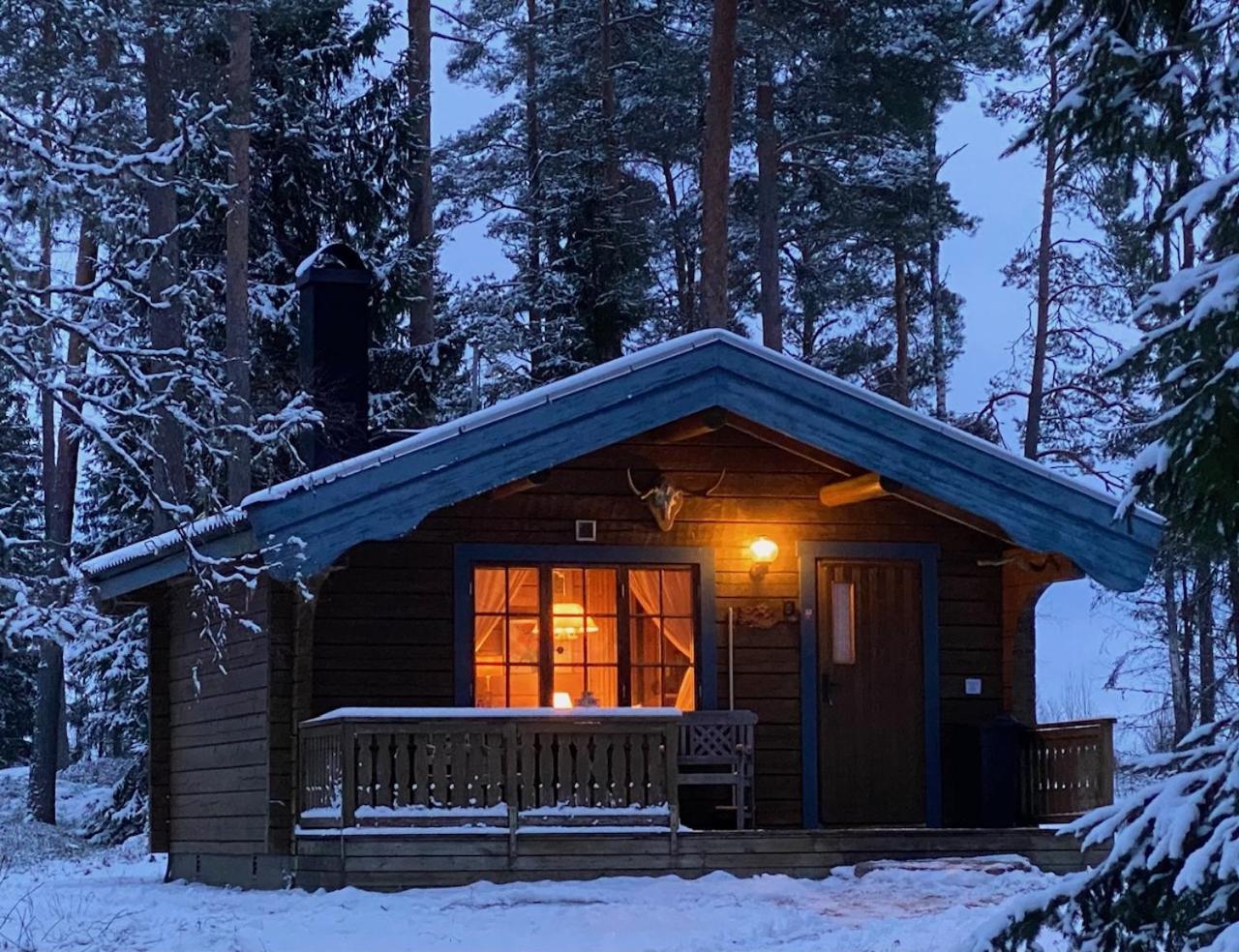 Timrad Stuga I Kanten Av Skogen Med Spa Moejlighet Mullsjö Exterior foto