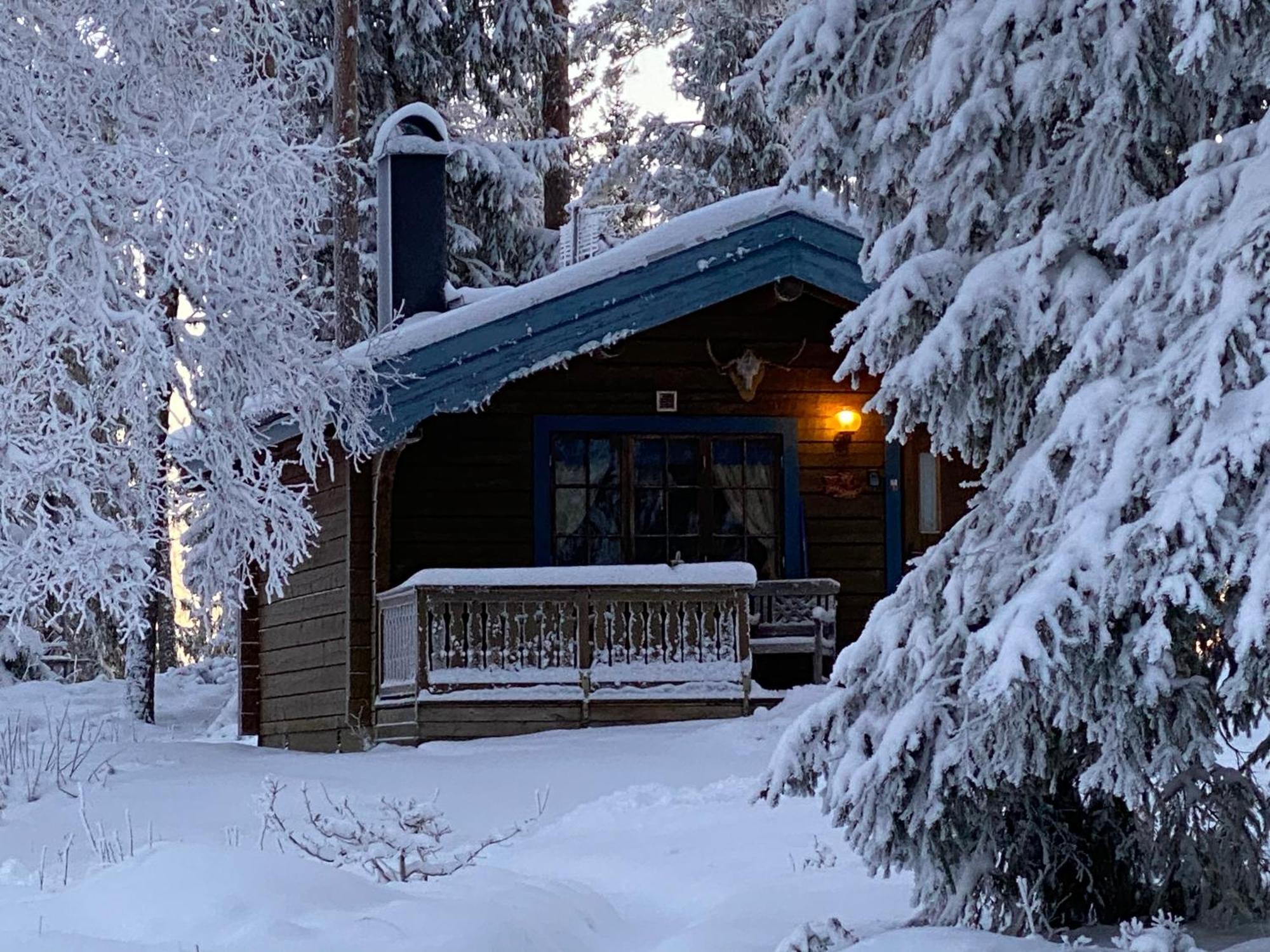 Timrad Stuga I Kanten Av Skogen Med Spa Moejlighet Mullsjö Exterior foto