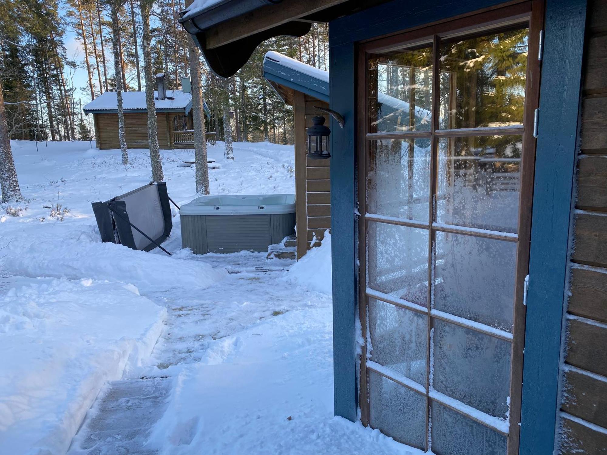 Timrad Stuga I Kanten Av Skogen Med Spa Moejlighet Mullsjö Exterior foto
