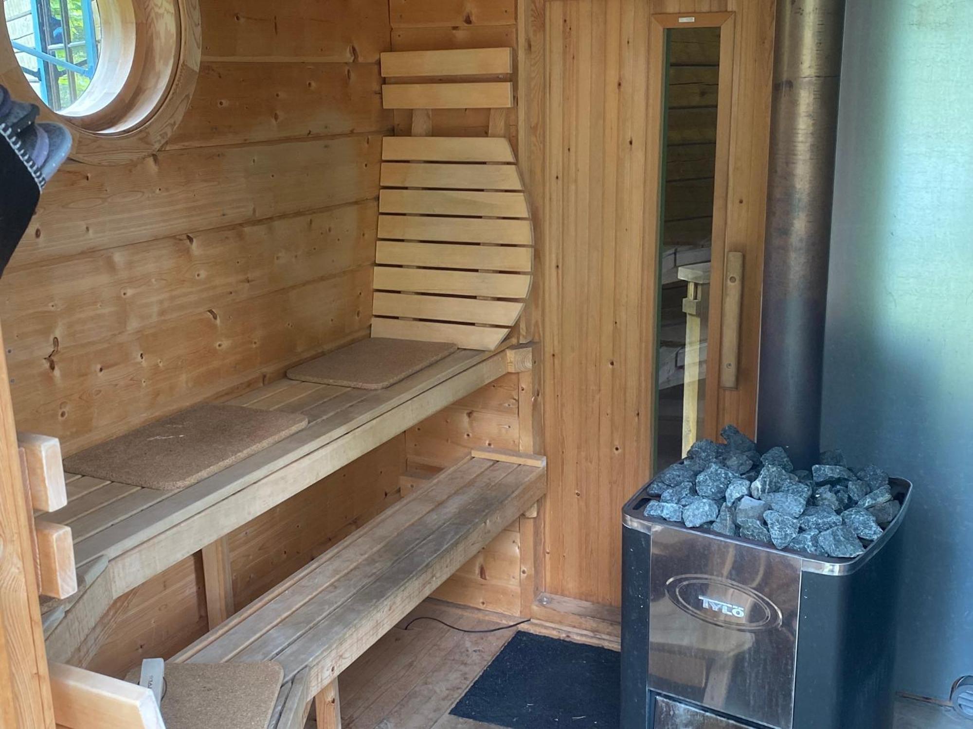 Timrad Stuga I Kanten Av Skogen Med Spa Moejlighet Mullsjö Exterior foto
