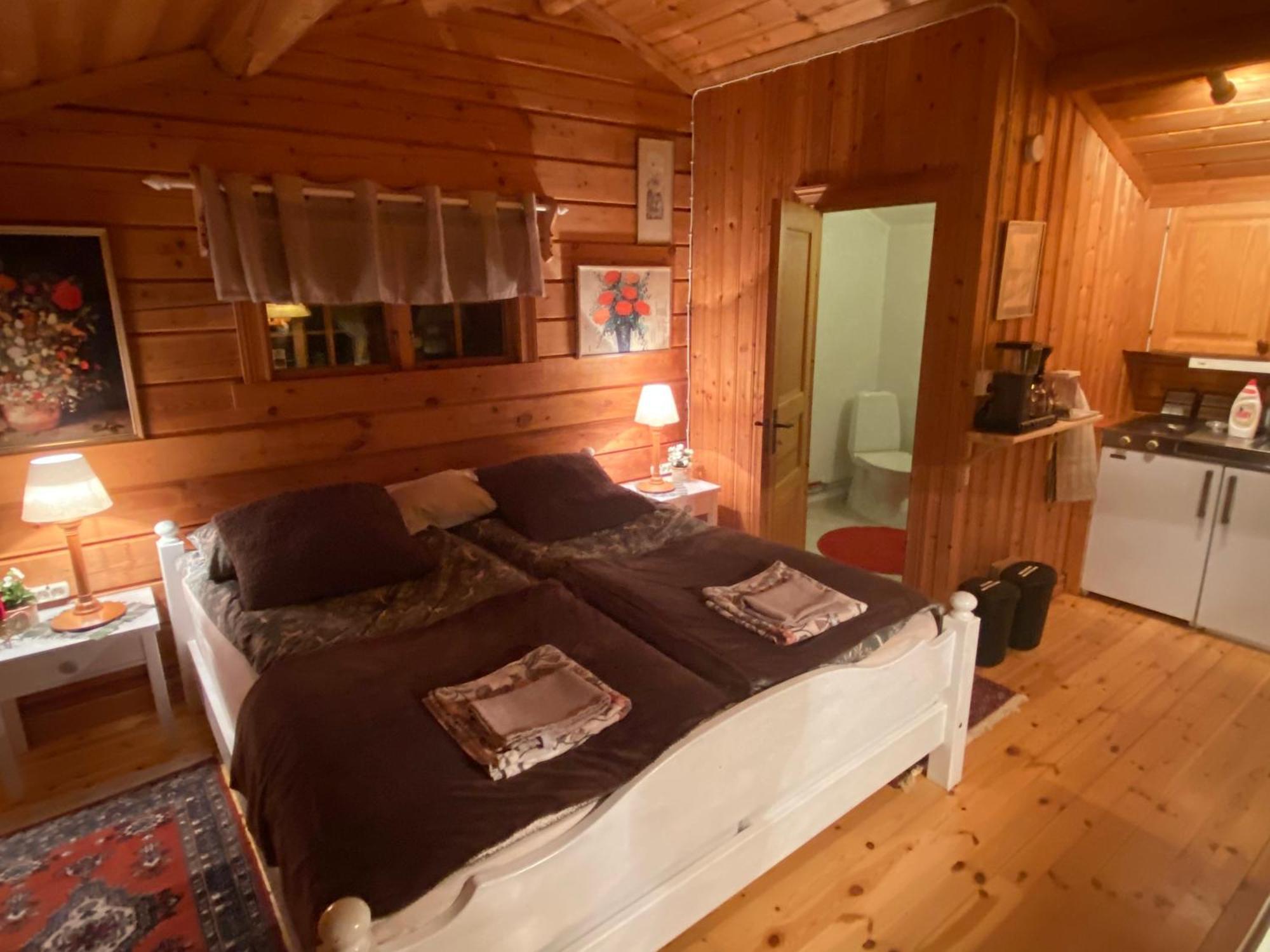 Timrad Stuga I Kanten Av Skogen Med Spa Moejlighet Mullsjö Exterior foto