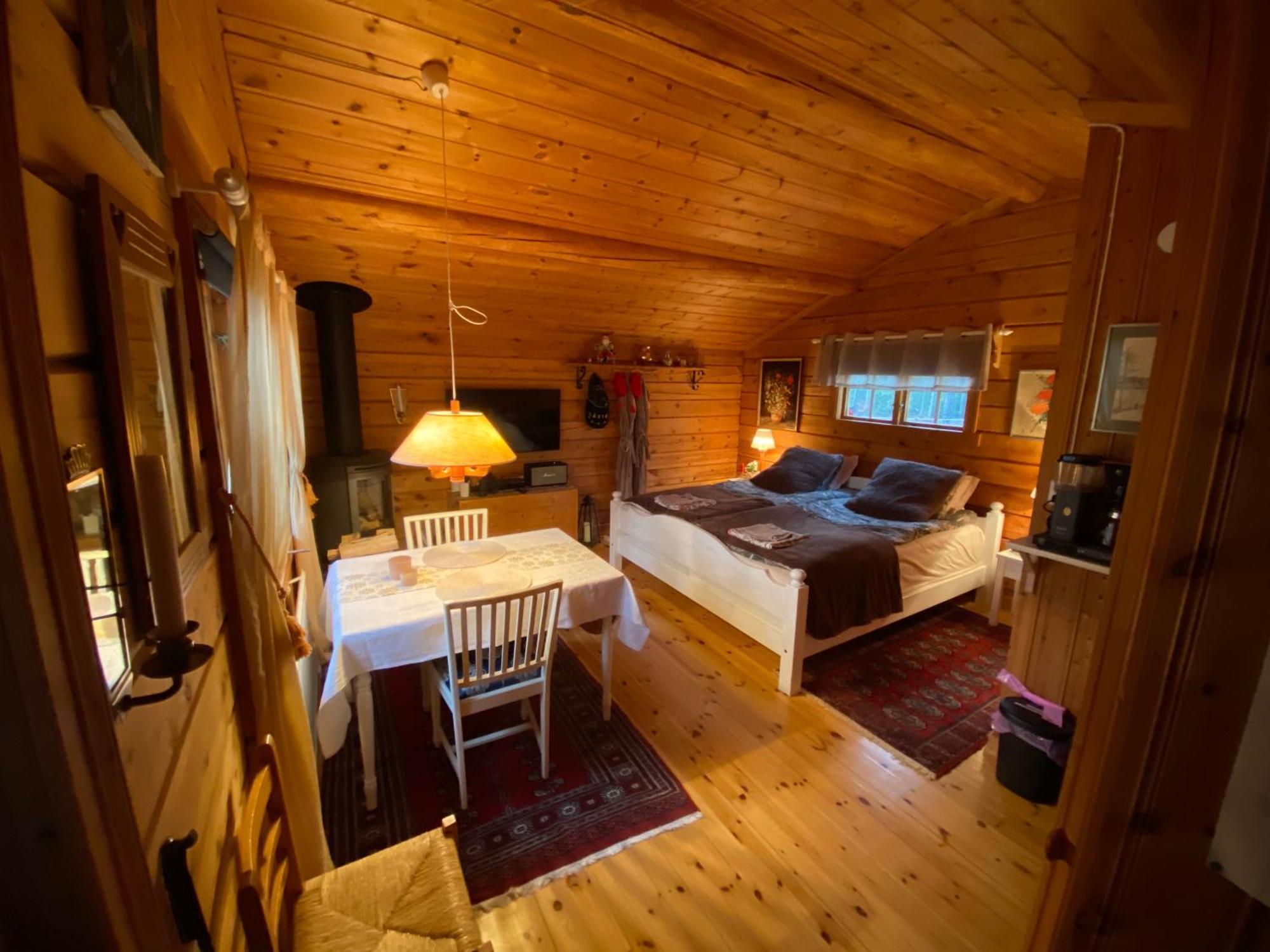 Timrad Stuga I Kanten Av Skogen Med Spa Moejlighet Mullsjö Exterior foto