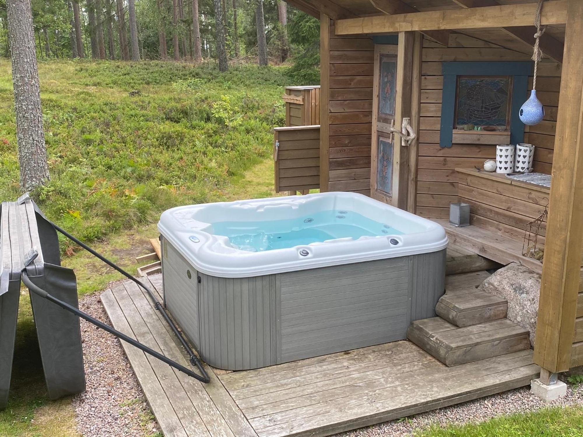 Timrad Stuga I Kanten Av Skogen Med Spa Moejlighet Mullsjö Exterior foto
