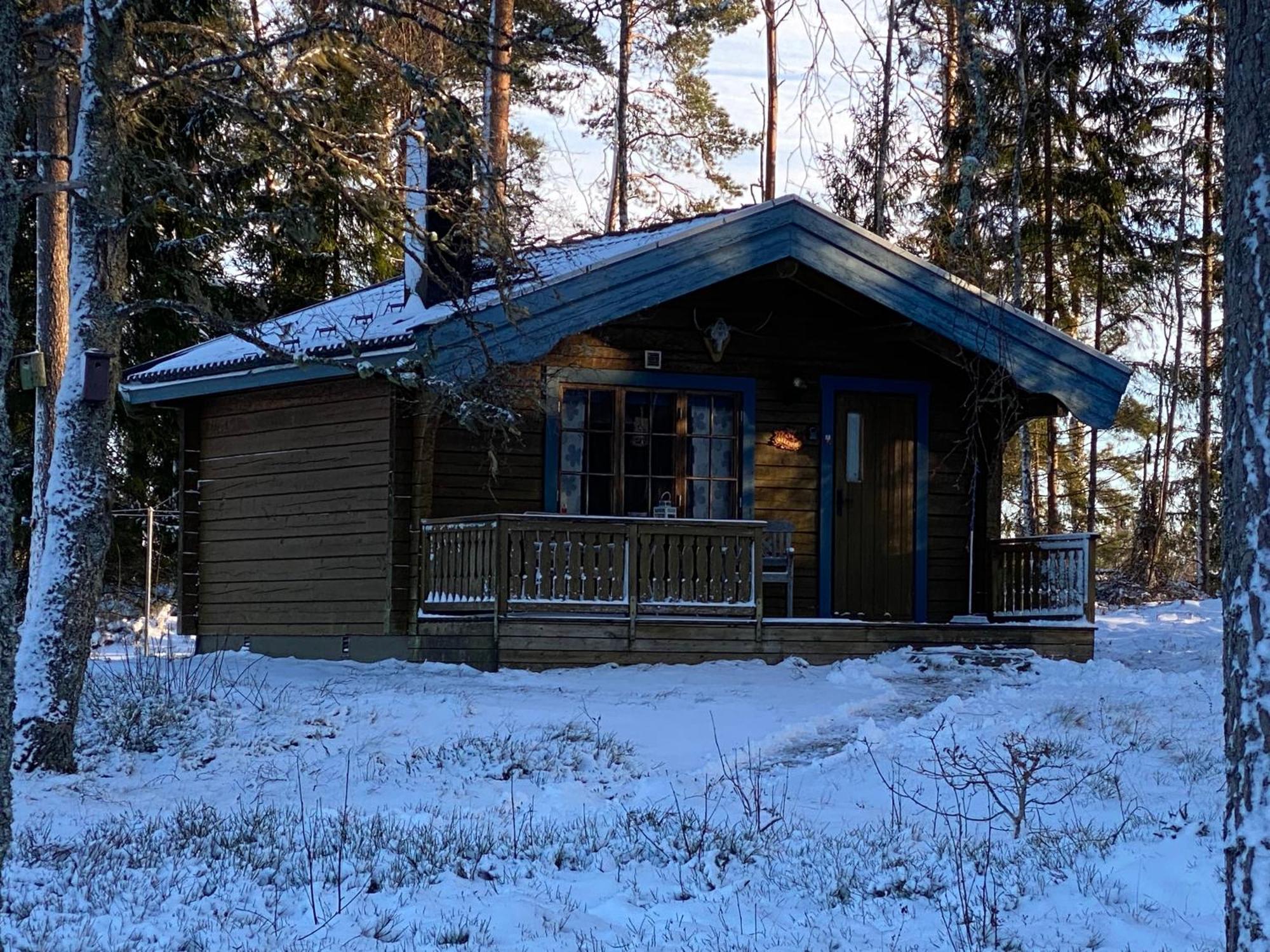 Timrad Stuga I Kanten Av Skogen Med Spa Moejlighet Mullsjö Exterior foto