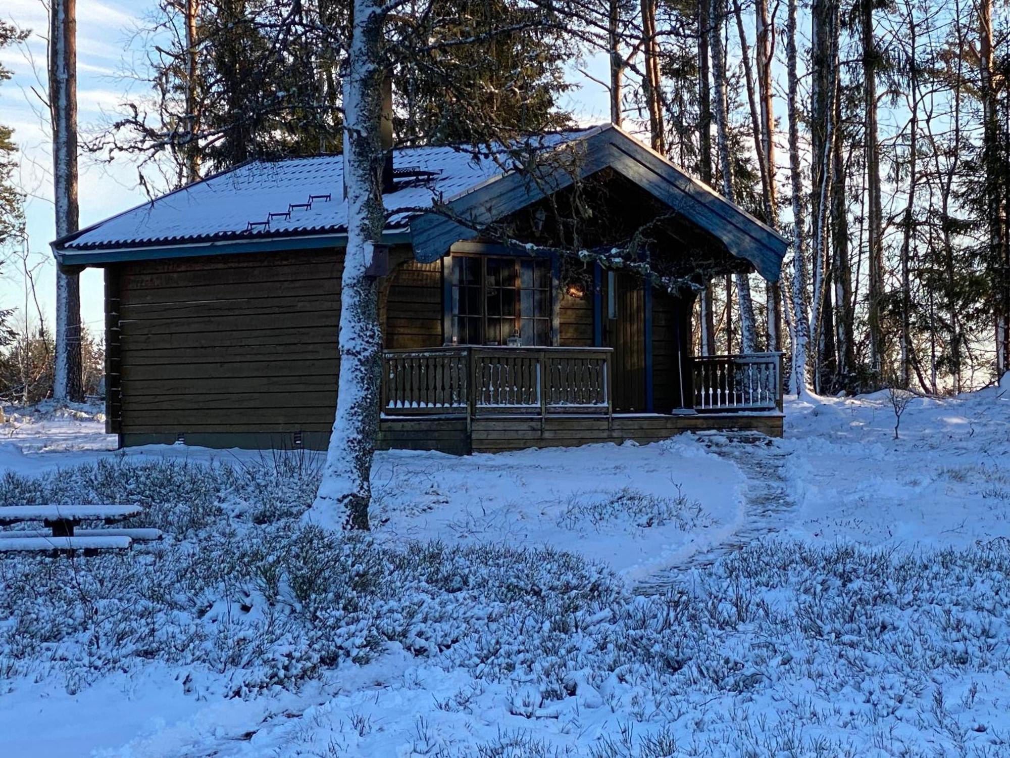 Timrad Stuga I Kanten Av Skogen Med Spa Moejlighet Mullsjö Exterior foto