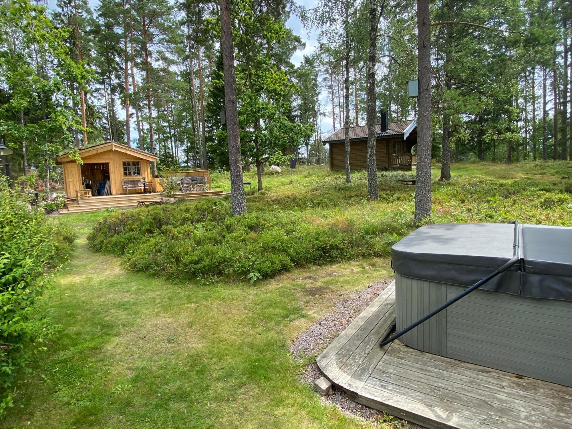 Timrad Stuga I Kanten Av Skogen Med Spa Moejlighet Mullsjö Exterior foto