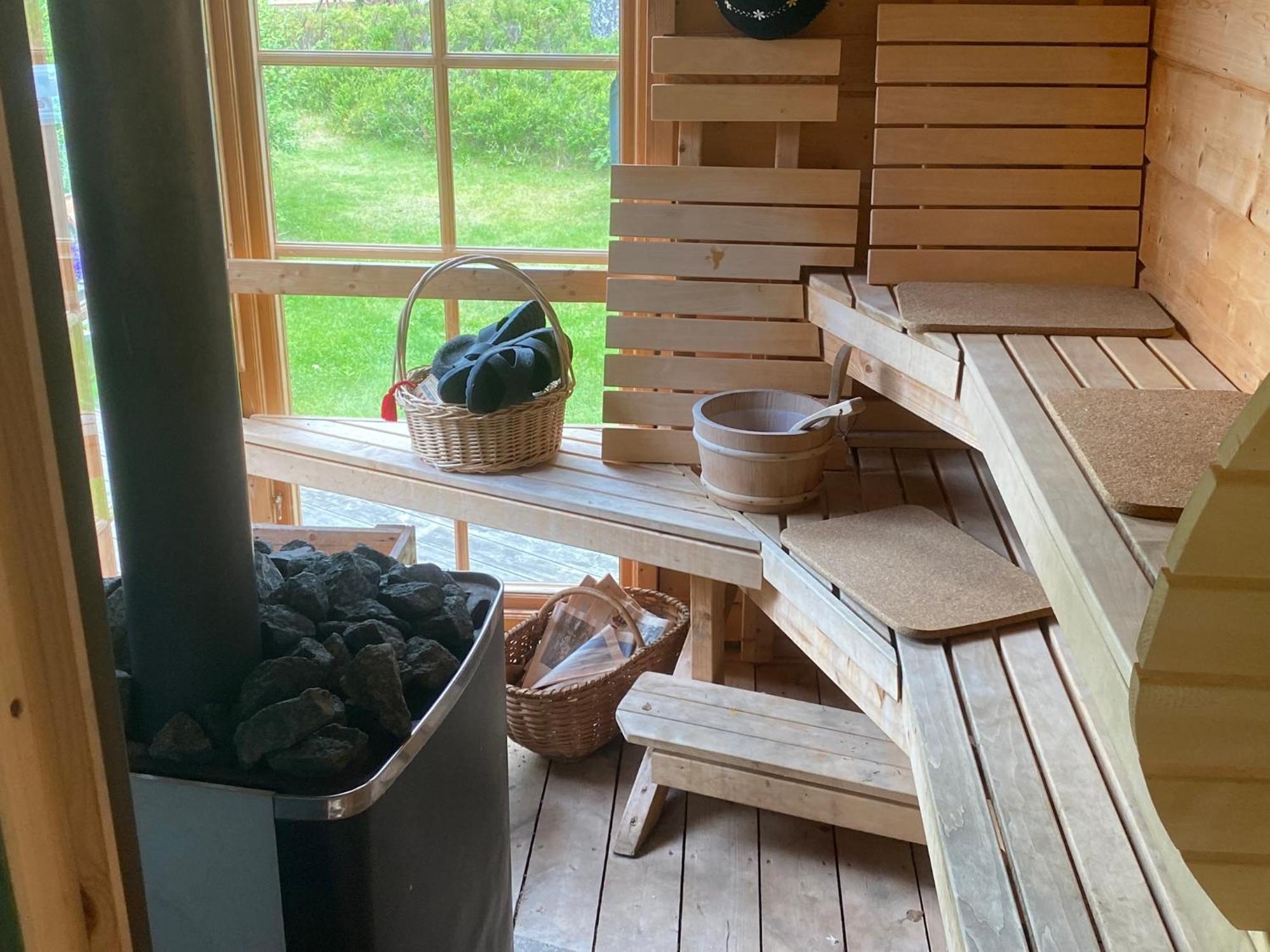 Timrad Stuga I Kanten Av Skogen Med Spa Moejlighet Mullsjö Exterior foto