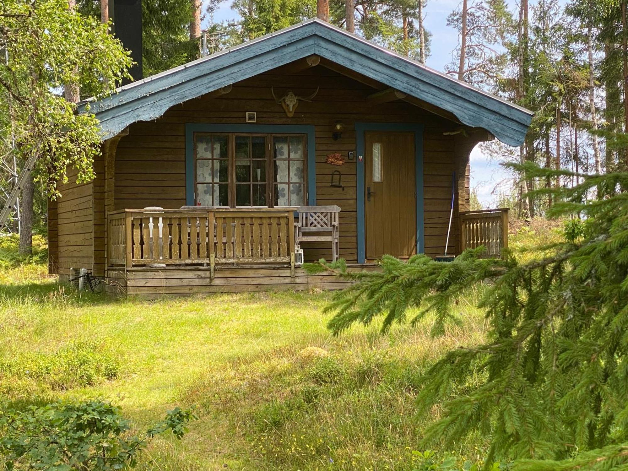 Timrad Stuga I Kanten Av Skogen Med Spa Moejlighet Mullsjö Exterior foto